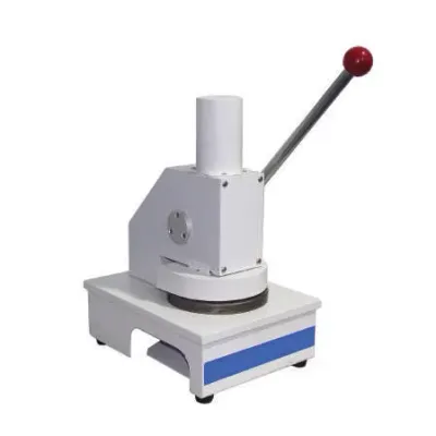Dụng cụ kiểm tra định lượng giấy tại phòng QC Minh Phúc