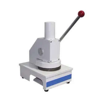 Dụng cụ kiểm tra định lượng giấy tại phòng QC Minh Phúc